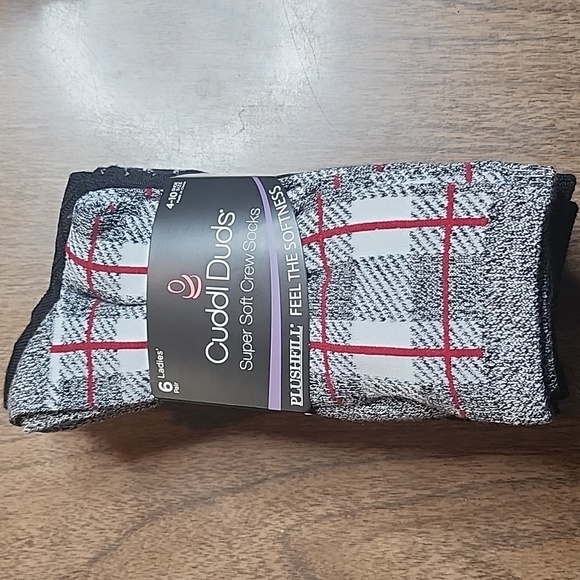 NWT CuddlDuds 6 Pack Soft Crew Socks - Picture 2 of 5